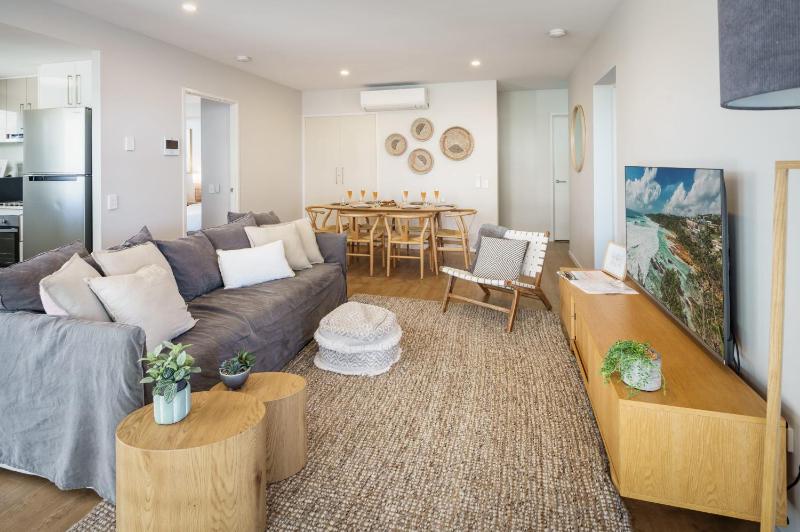 Ocean Breeze Retreat: Kings Coastal Apartment - image 10