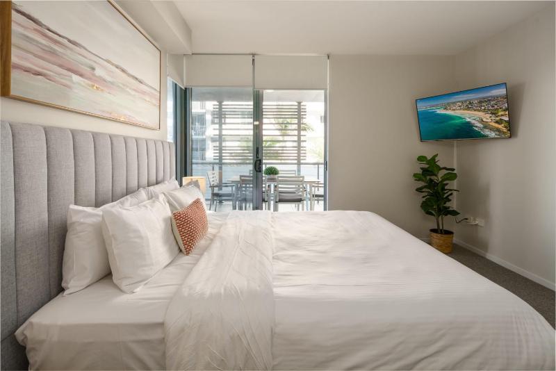 Ocean Breeze Retreat: Kings Coastal Apartment - image 6