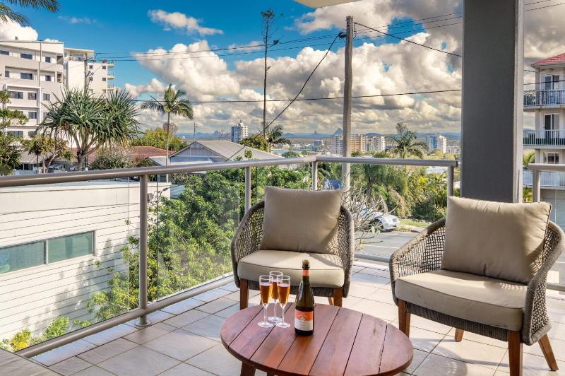 Ocean Breeze Retreat: Kings Coastal Apartment - image 13