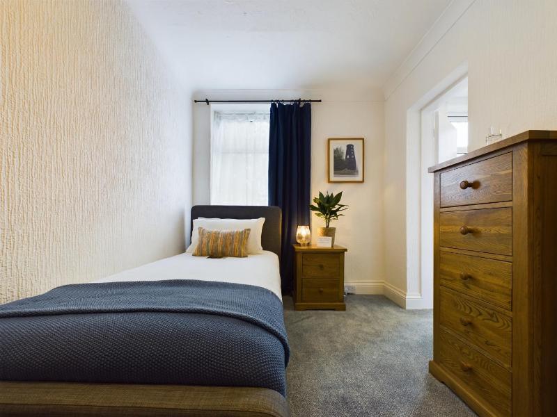 Single Room image 1