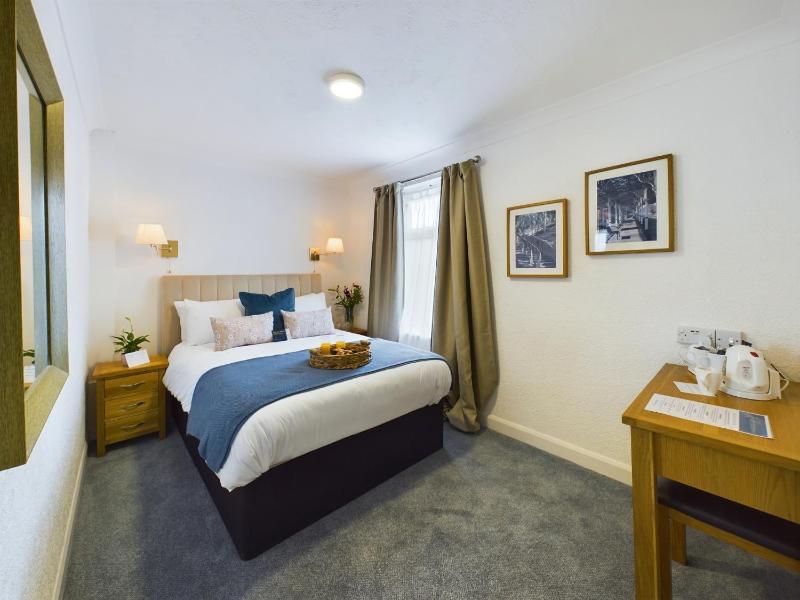 Standard Double Room image 4