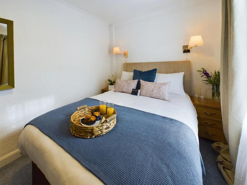 Standard Double Room image 2