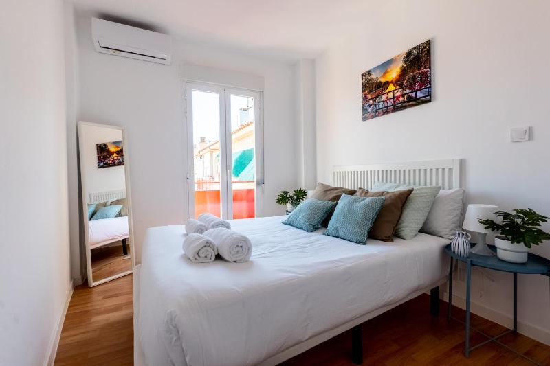 Homely 2 Bedroom Apartment in Barajas Images