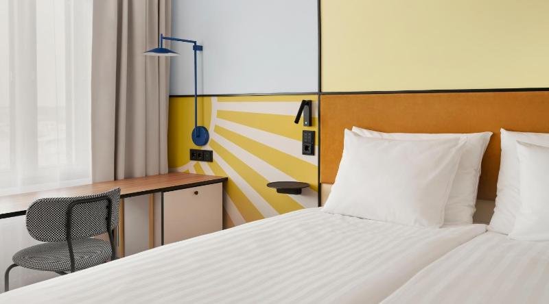 Standard King Room image 2