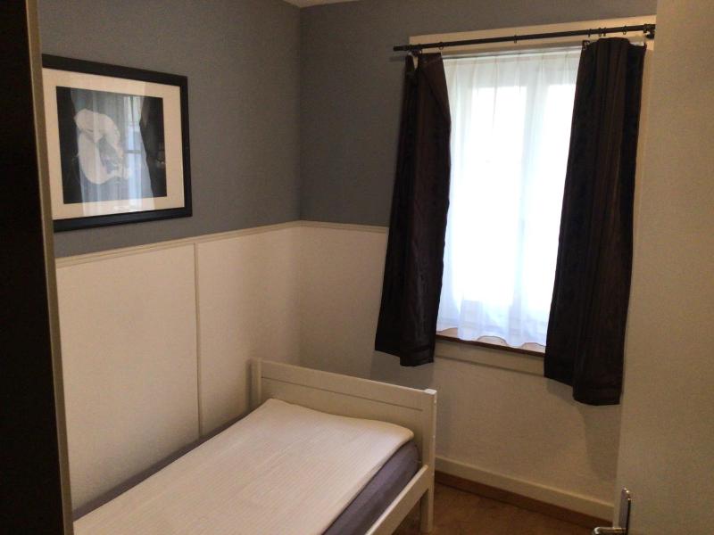 Single Room with Shared Shower and Toilet image 3