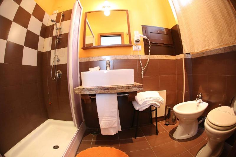 Quadruple Room image 3