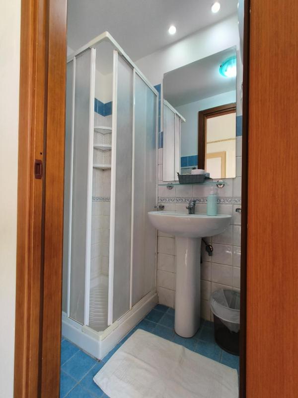 Quadruple Room with Balcony image 3