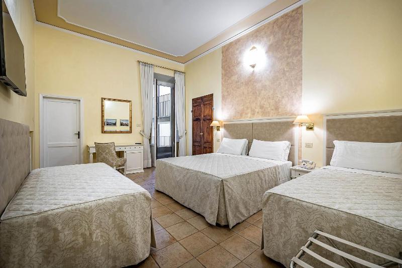 Quadruple Room image 4