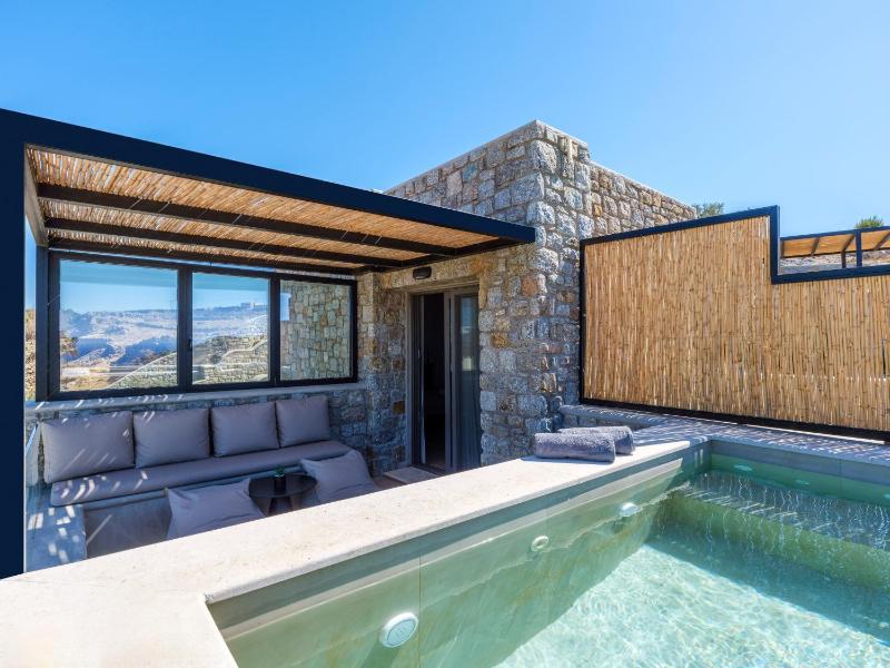 Superior Suite Plunge Pool & Sea View image 2