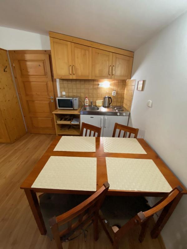 One-Bedroom Apartment image 4