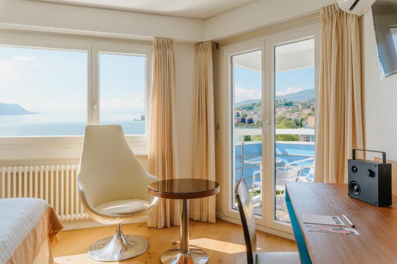 Cosy Mona – lake view and balcony image 4