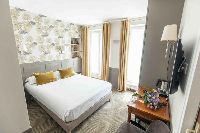 Classic Double Room image 4