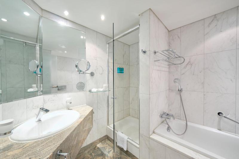 Club Double Room with free Club Lounge Access image 4