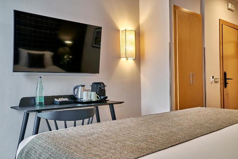 Superior Double or Twin Room with Balcony image 4