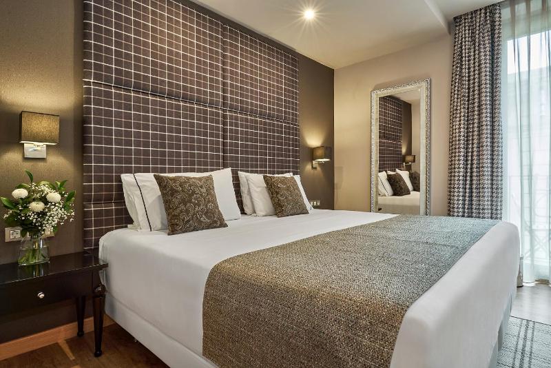 Superior Double or Twin Room with Balcony image 3