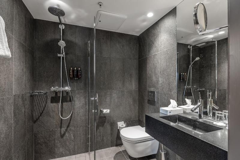 Standard Twin Room image 2