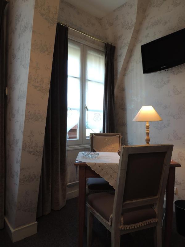 Standard Double Room with Shower image 3
