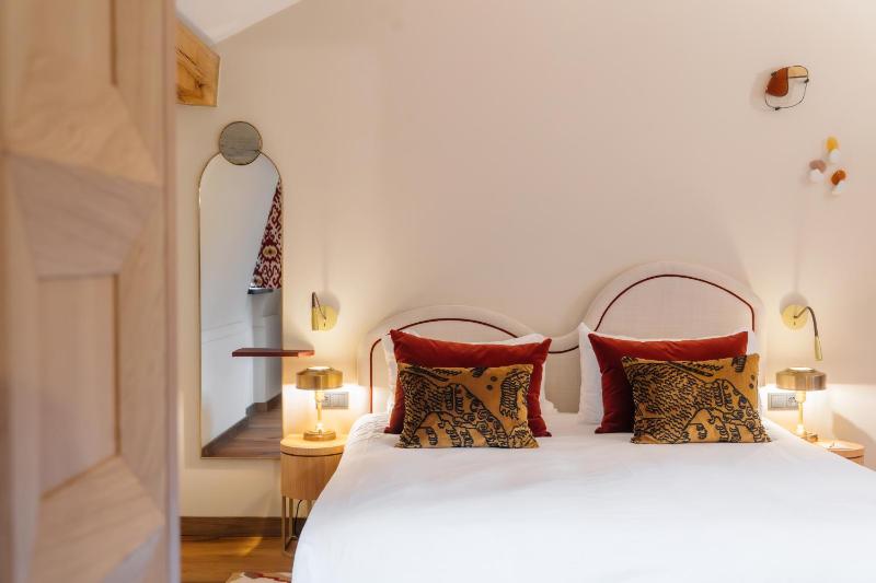 Deluxe Room image 1