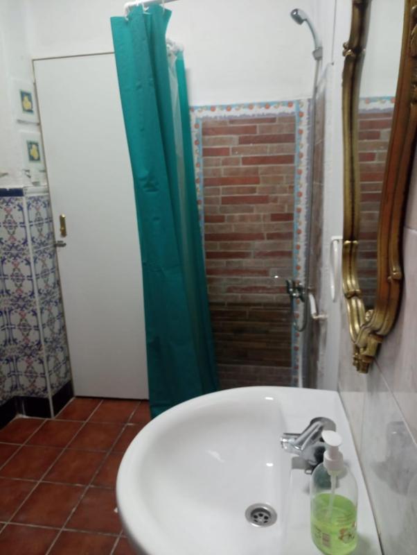 Twin Room with Shared Bathroom image 1