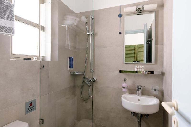 Standard Double Room with Mountain View image 2