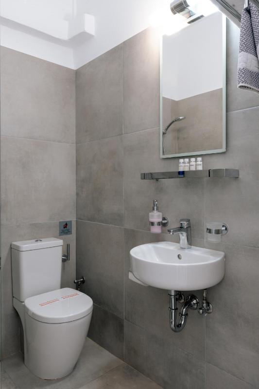Standard Twin Room with Sea View image 2