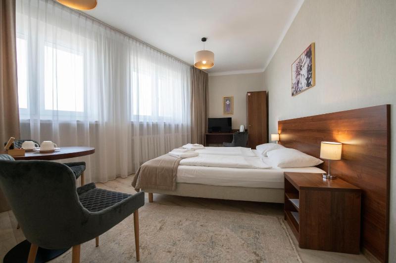 Standard King Room image 1