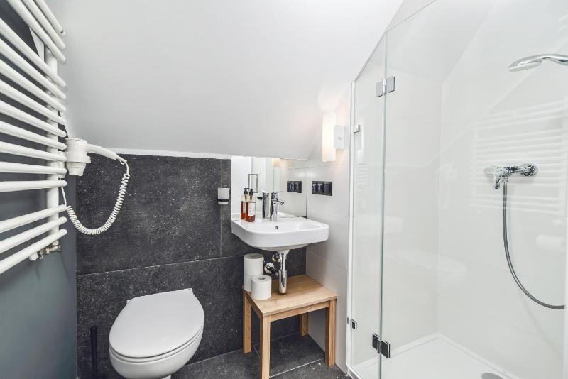 Double Room with Extra Bed image 2