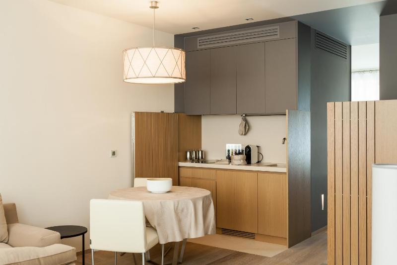 One Bedroom Apartment image 4