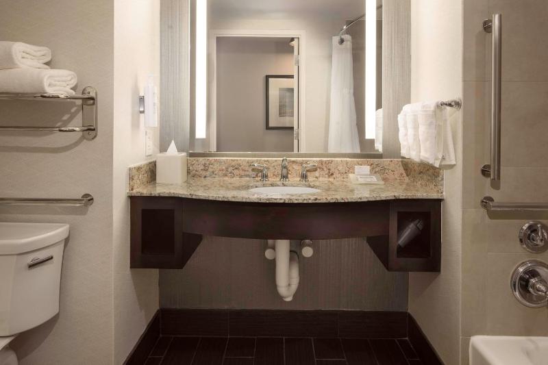Hilton Garden Inn Washington DC/Georgetown Area - image 11