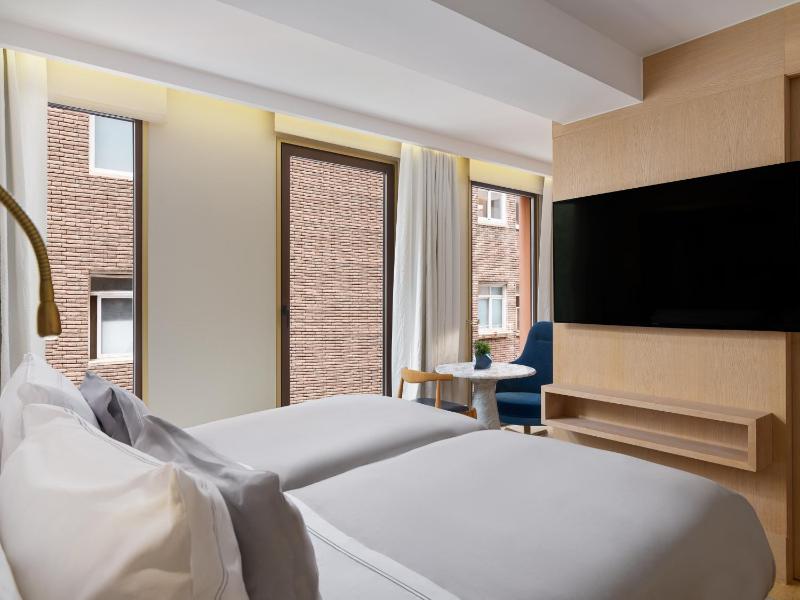 Double Room image 3