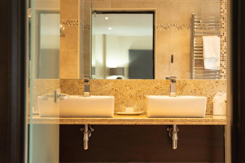 King Suite image 2