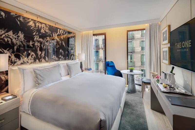Classic Room with City View image 1