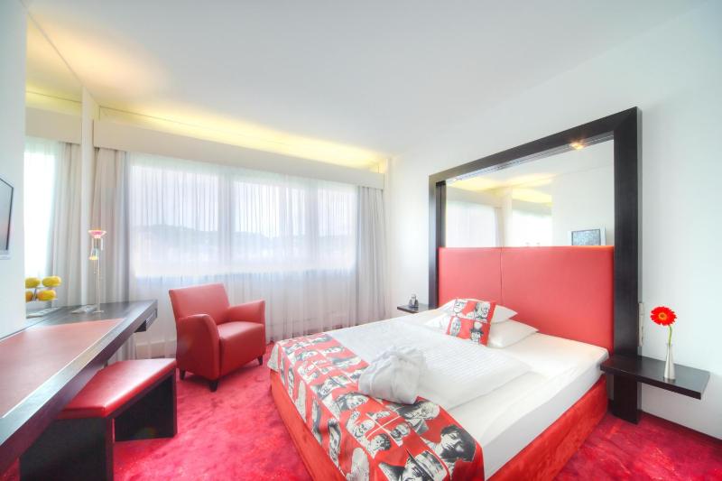 Superior Double Room image 3