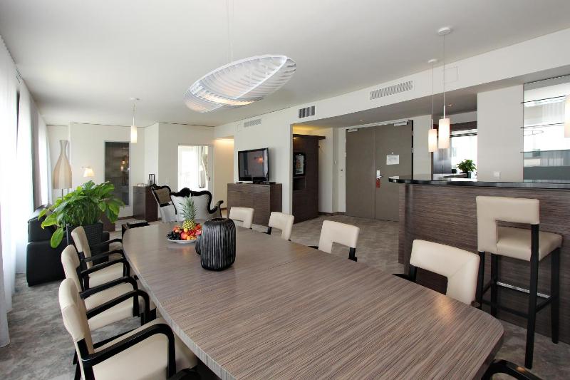 Presidential Suite image 3