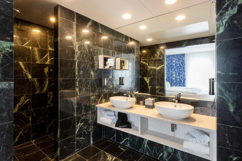 Junior Suite image 2