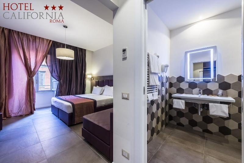 Superior Triple Room image 3