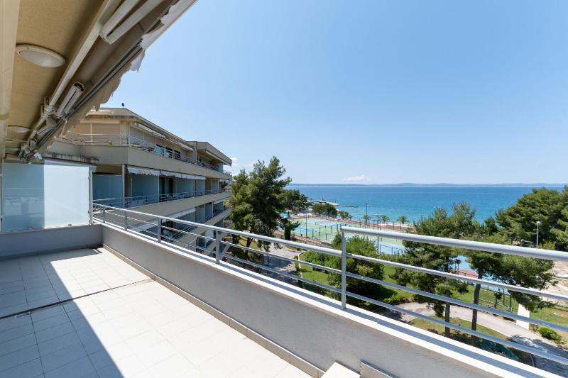 Deluxe Two-Bedroom Apartment with Balcony image 2