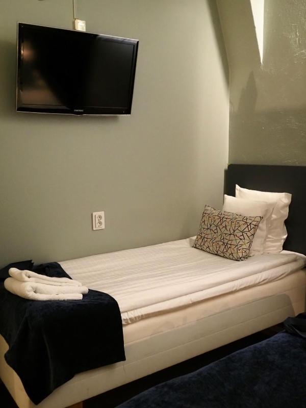 Triple Room with Private Bathroom image 4