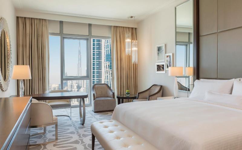Deluxe King Room with View image 4