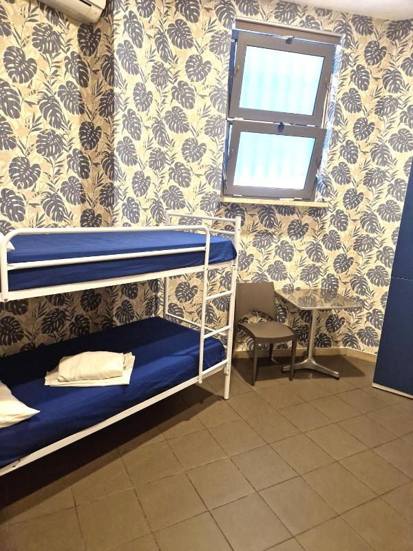 Twin Room with Private Bathroom image 3