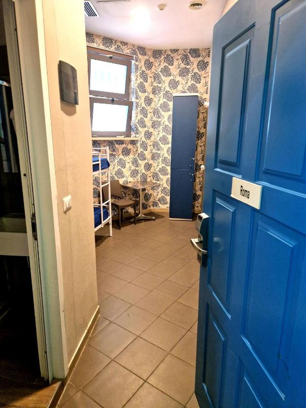 Twin Room with Private Bathroom image 2