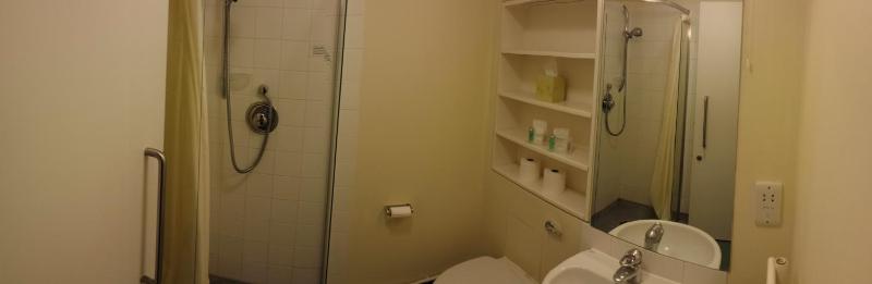 Twin Room with Bathroom image 4