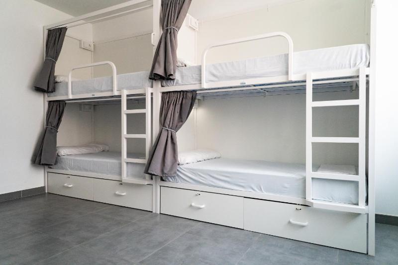 Quadruple Room with Private Bathroom image 3