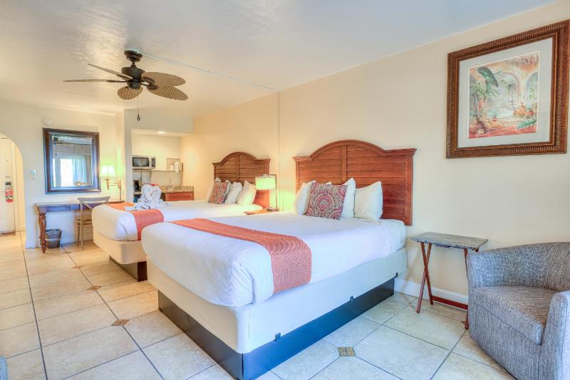 Queen Room with Two Queen Beds - Patio image 4