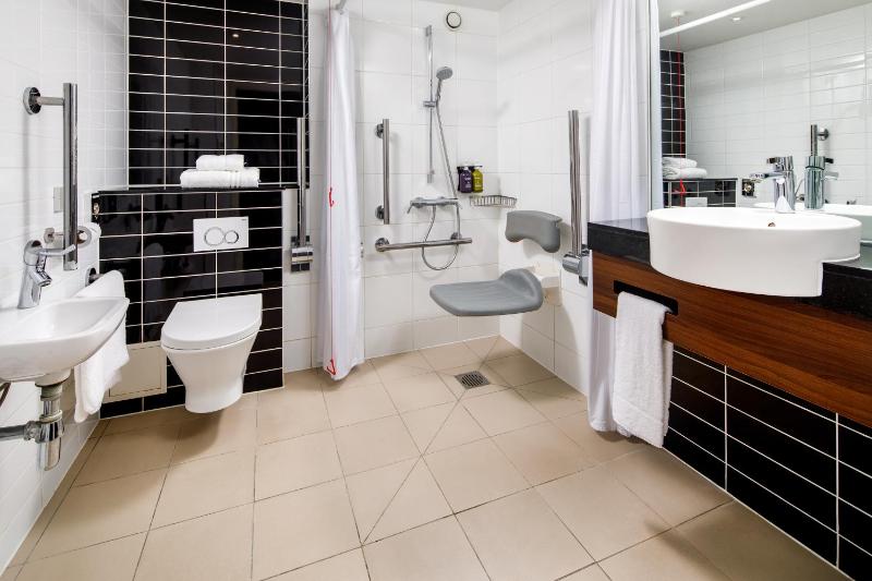 Double Room with Free Hot Breakfast - Accessible image 3