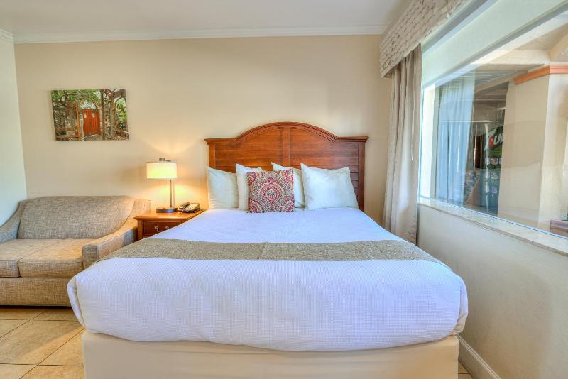  Queen Room  image 1