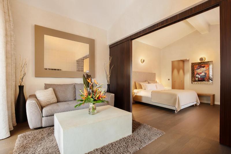 Suite with Spa Bath image 4
