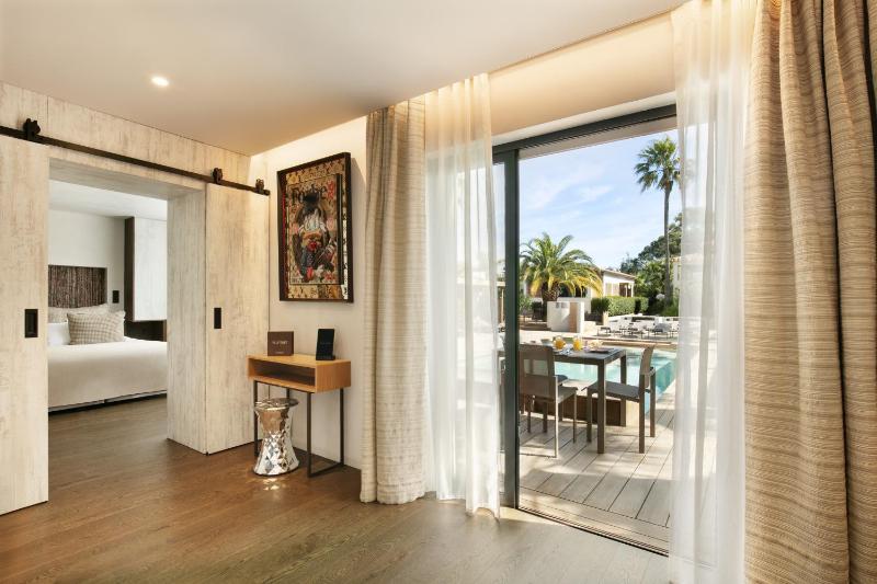 Junior Suite with Spa Bath image 1