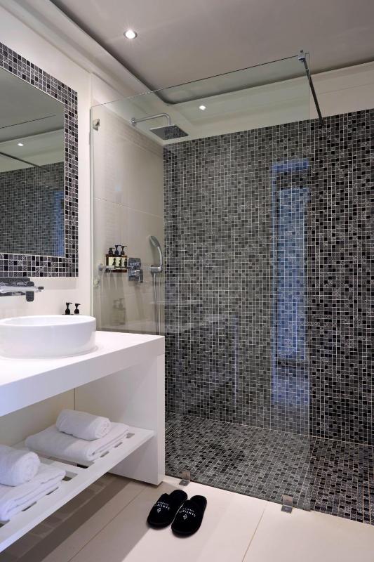 Superior Double Room with Sea View image 4