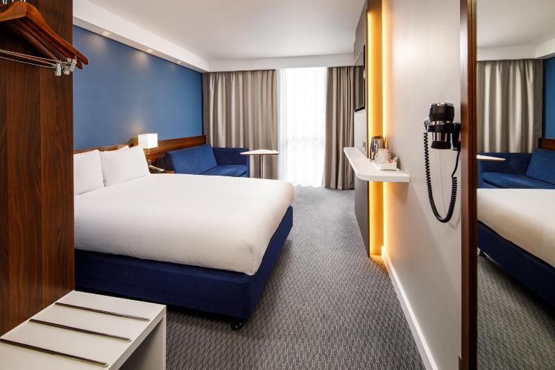 Standard Double Room with Sofa Bed and Free Hot Breakfast image 1